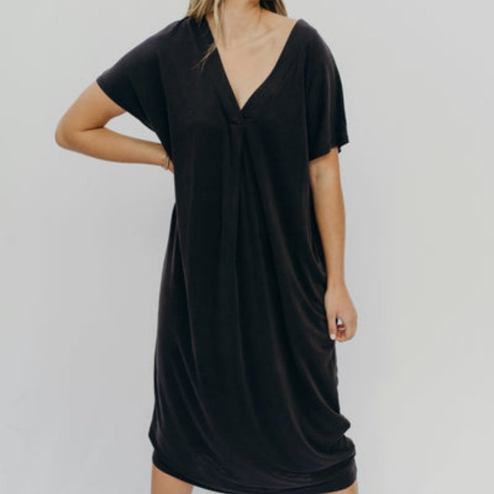 Carly Jean Los Angeles Violet Short Sleeved Maxi Dress, Medium, Black